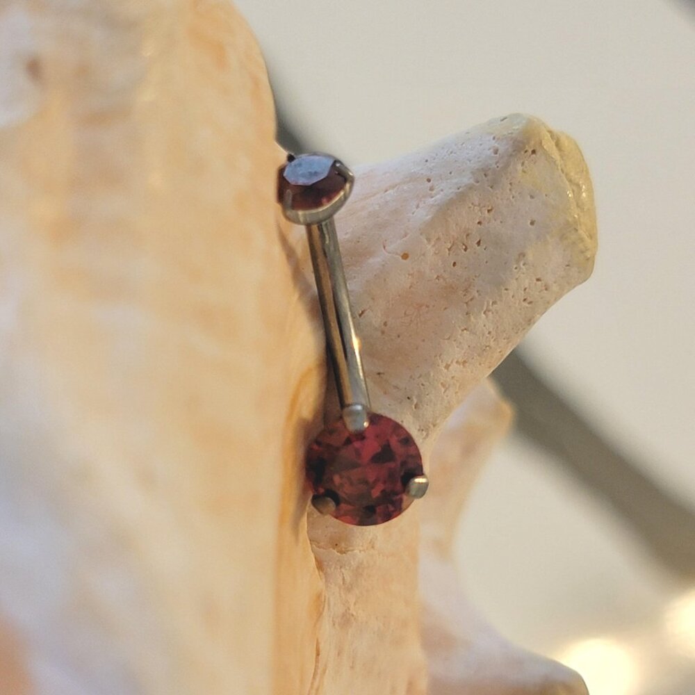 14G G23 Titanium internally threaded belly ring Red Round CZ prong set NWT